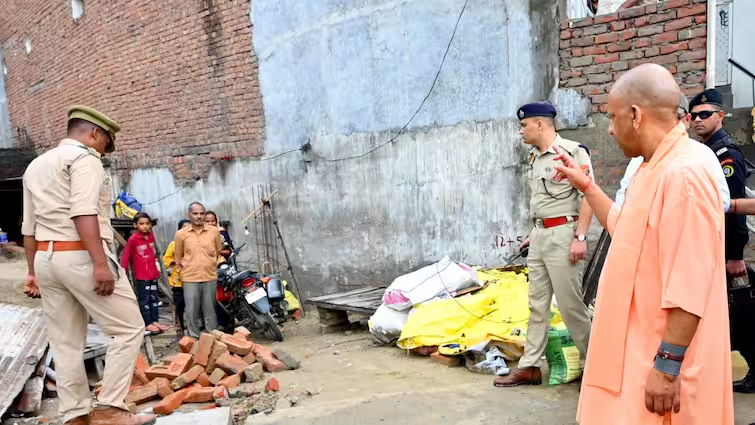 अब सड़क नहीं पक्के मकान में रहेगा मंजू का परिवार, बोलीं- धन्य हैं महाराज जी अब सड़क नहीं पक्के मकान में रहेगा मंजू का परिवार, बोलीं- धन्य हैं महाराज जी