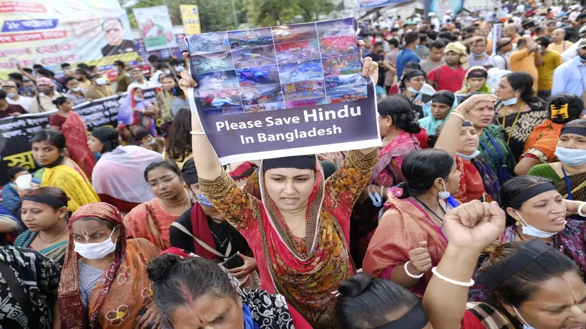 बांग्लादेश में टूटा हिंदुओं के सब्र का बांध, शुरू हुआ हिंसा का विरोध; ढाका की सड़कों पर उमड़ा जनसैलाब बांग्लादेश में टूटा हिंदुओं के सब्र का बांध, शुरू हुआ हिंसा का विरोध; ढाका की सड़कों पर उमड़ा जनसैलाब