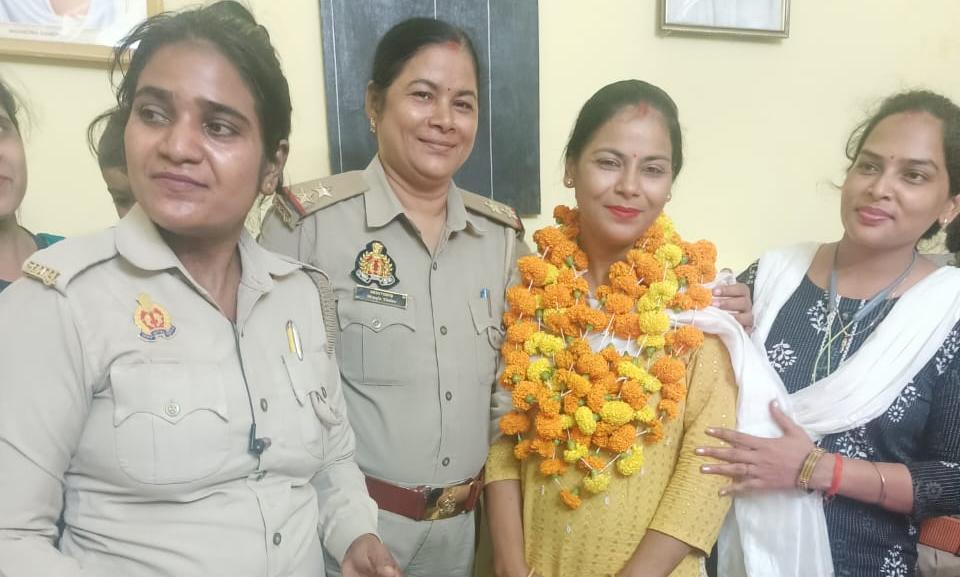 दूसरों की पीड़ा को अपनी पीड़ा समझने वाली महिला उपनिरीक्षक गोंडा रवाना दूसरों की पीड़ा को अपनी पीड़ा समझने वाली महिला उपनिरीक्षक गोंडा रवाना