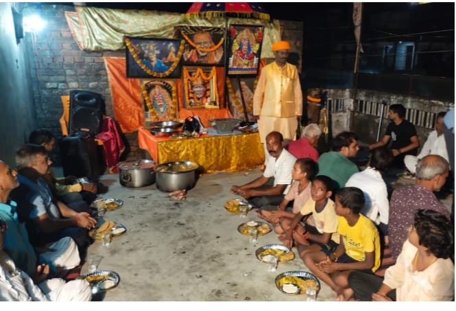 साईं बाबा की भव्य प्रतिमा राजस्थान चूरू से रामकोला साईं धाम पहुंची साईं बाबा की भव्य प्रतिमा राजस्थान चूरू से रामकोला साईं धाम पहुंची