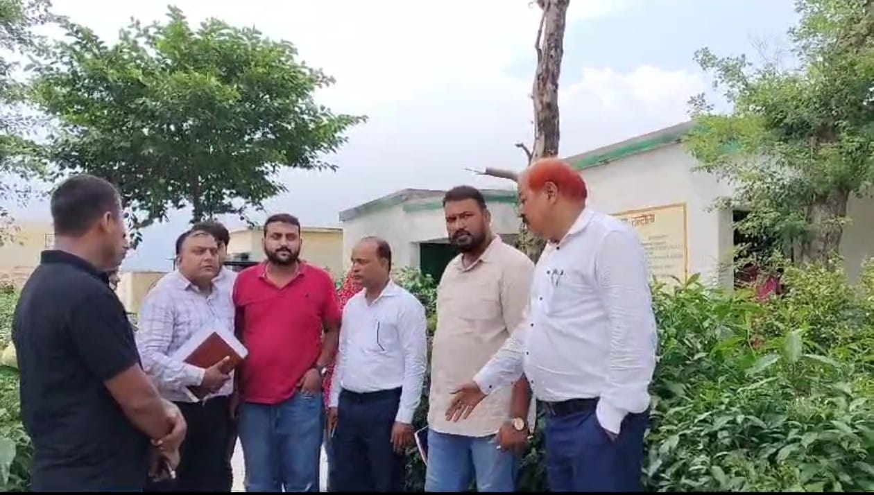 चंदौली में सनसनीखेज जघन्य अपराध: पति - पत्नी अपने ही बच्चे को देते हैं बेच!बाल तस्करी से जुड़े मामले में एसपी के एक्शन के बाद मचा हड़कंप... चंदौली में सनसनीखेज जघन्य अपराध: पति - पत्नी अपने ही बच्चे को देते हैं बेच!बाल तस्करी से जुड़े मामले में एसपी के एक्शन के बाद मचा हड़कंप...
