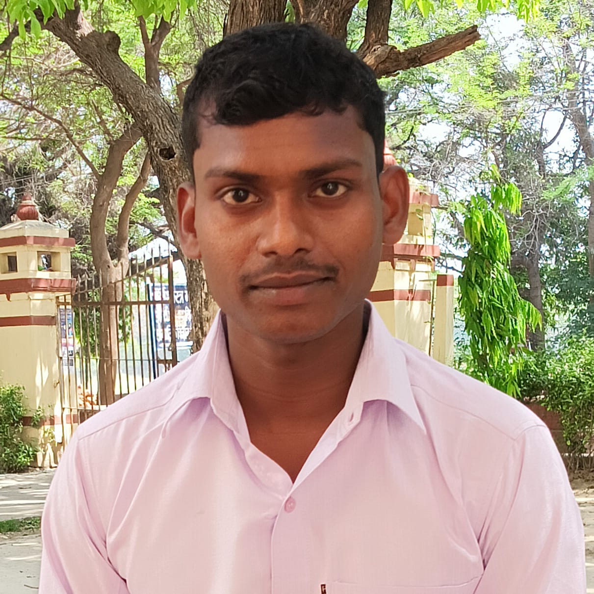श्रम-सौंदर्य के सर्जक हैं गोलेन्द्र पटेल