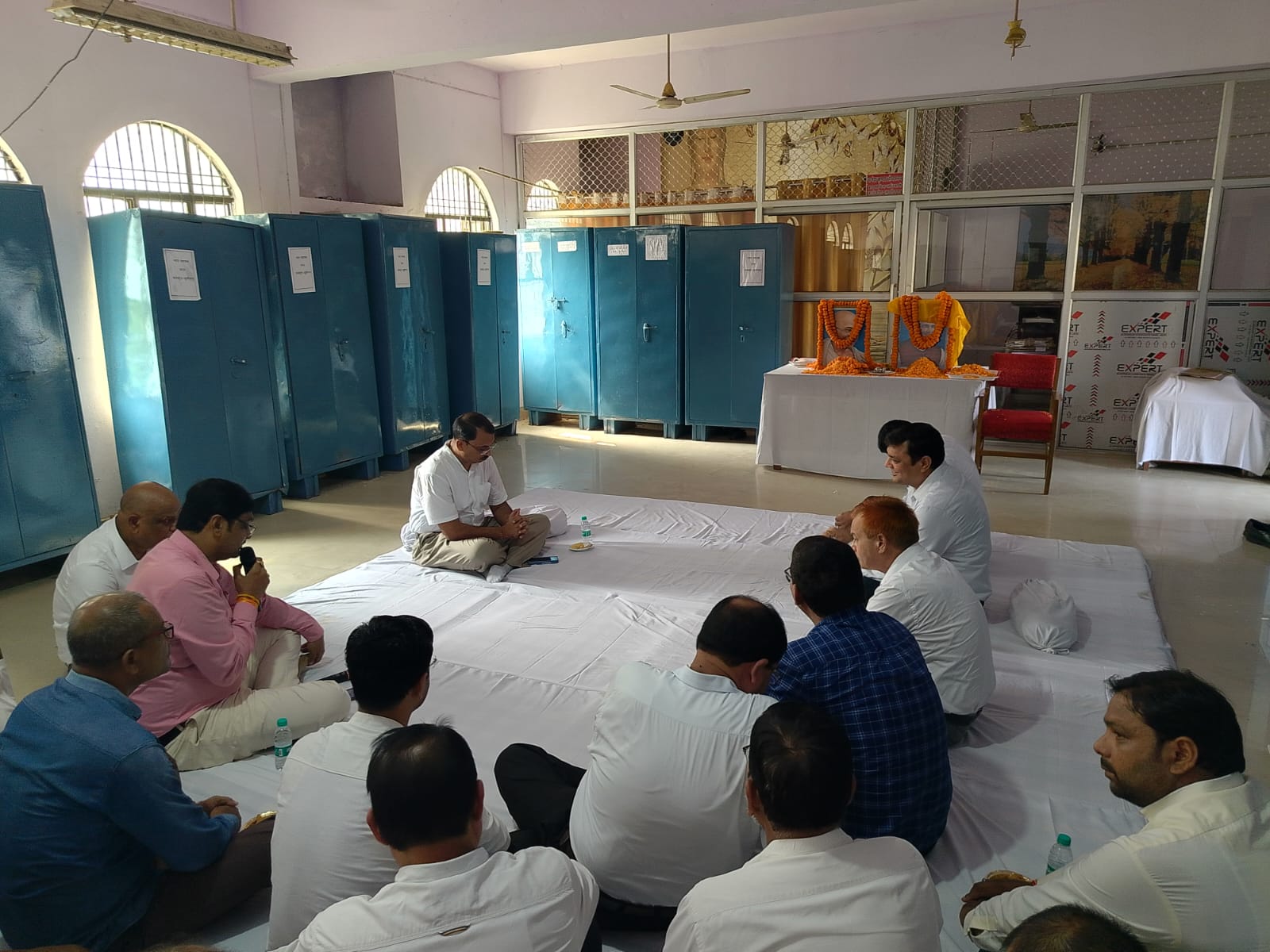 महान विभूतियों के विचारों, आदर्शों, संदेशों, प्रेरणाओं को हम सब आत्मसात करें। -डीएम महान विभूतियों के विचारों, आदर्शों, संदेशों, प्रेरणाओं को हम सब आत्मसात करें। -डीएम