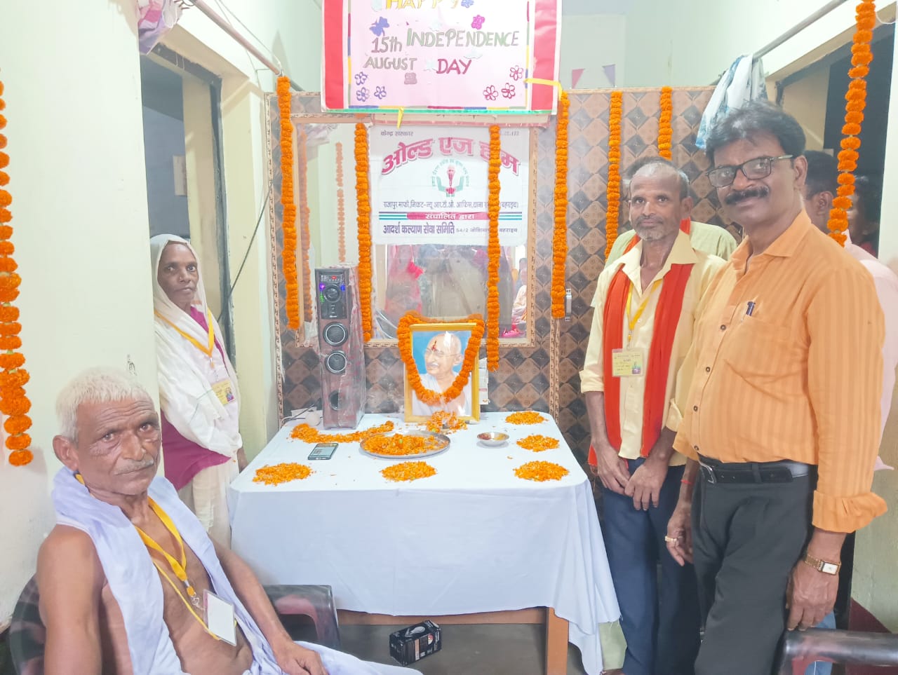 अंग वस्त्र दान कर गांधी और शास्त्री को किया याद अंग वस्त्र दान कर गांधी और शास्त्री को किया याद