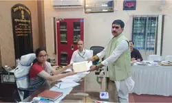 वोटिंग से पहले ही लालू यादव को लगा जोरदार झटका, कोर्ट ने उनके करीबी सुभाष यादव को चुनाव लड़ने से रोका वोटिंग से पहले ही लालू यादव को लगा जोरदार झटका, कोर्ट ने उनके करीबी सुभाष यादव को चुनाव लड़ने से रोका