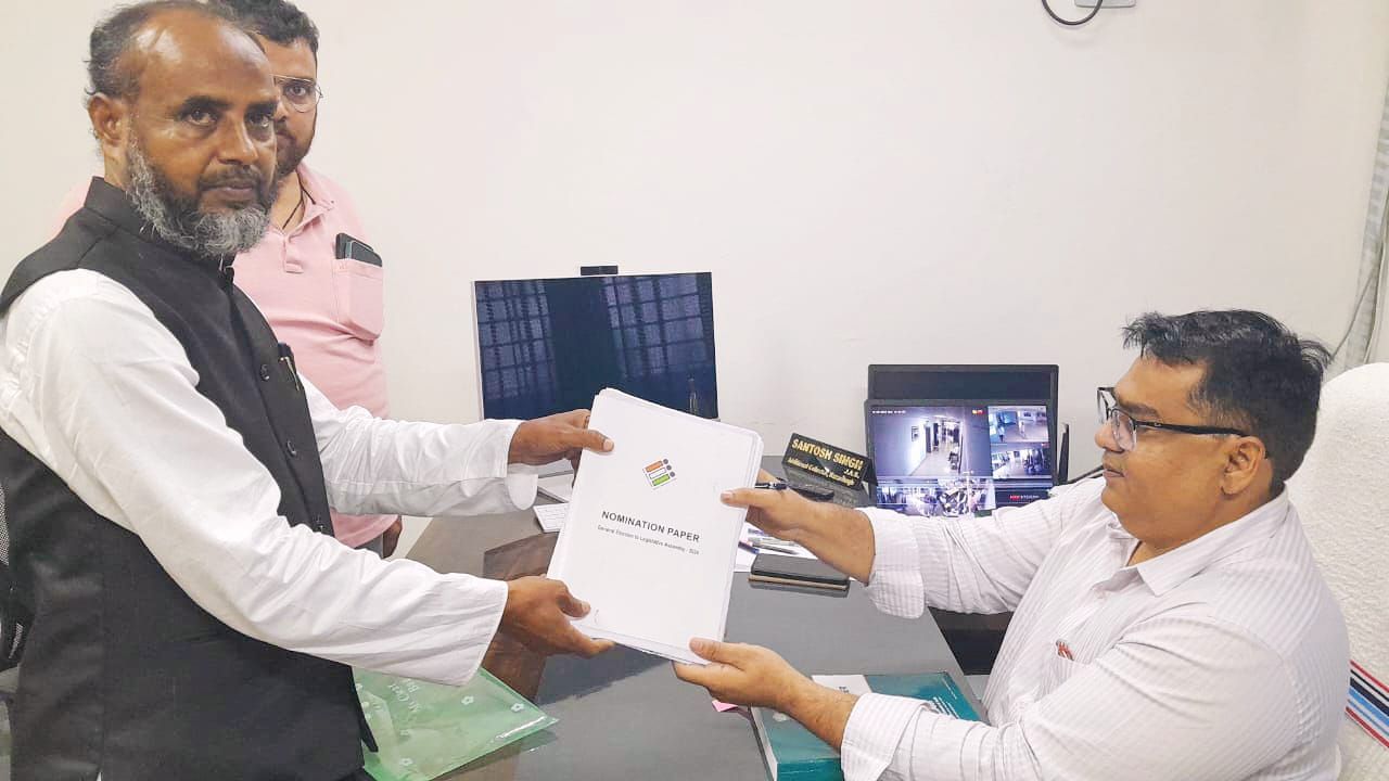 माण्डू विधानसभा से महमूद आलम ने दाखिल किया नामांकन, स्थानीय मुद्दों पर दिया जोर माण्डू विधानसभा से महमूद आलम ने दाखिल किया नामांकन, स्थानीय मुद्दों पर दिया जोर