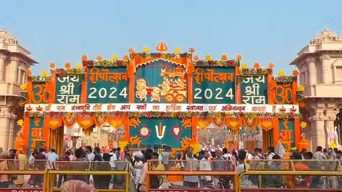 भव्य मंदिर में रामलला के दीपोत्सव में झूम उठी रामनगरी भव्य मंदिर में रामलला के दीपोत्सव में झूम उठी रामनगरी