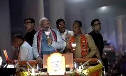 रांची में PM मोदी ने किया 3 किलोमीटर लंबा मेगा रोड शो रांची में PM मोदी ने किया 3 किलोमीटर लंबा मेगा रोड शो