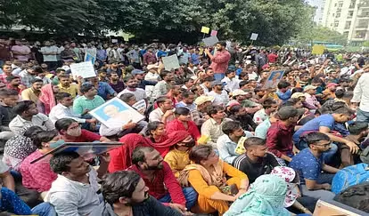 UPPSC: आयोग के बाहर प्रदर्शन कर रहे प्रतियोगी छात्रों पर लाठीचार्ज, ट्रेंडिंग में यूपीपीएससी सबसे ऊपर रहा। छात्रों ने #UPPSC_No_normalization