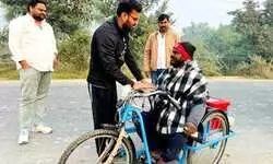 शिवेंद्र यादव ने जरूरतमंदों को कंबल वितरित किया तो खिल गए चेहरे शिवेंद्र यादव ने जरूरतमंदों को कंबल वितरित किया तो खिल गए चेहरे