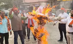 рд╢рд┐рд╡рд╕реИрдирд┐рдХреЛрдВ рдиреЗ рдлреВрдВрдХрд╛ рдмрдВрдЧреНрд▓рд╛рджреЗрд╢ рдХреЗ рдкреНрд░рдзрд╛рдирдордВрддреНрд░реА рдореЛрд╣рдореНрдордж рдпреВрд╕реБрдл рдХрд╛ рдкреБрддрд▓рд╛ : рд╣рд┐рдиреНрджреБрдУрдВ рдкрд░ рдЕрддреНрдпрд╛рдЪрд╛рд░ рдХрд╛ рдЬрд╡рд╛рдм рджреЗрдВрдЧреЗ рд╢рд┐рд╡рд╕реИрдирд┐рдХреЛрдВ рдиреЗ рдлреВрдВрдХрд╛ рдмрдВрдЧреНрд▓рд╛рджреЗрд╢ рдХреЗ рдкреНрд░рдзрд╛рдирдордВрддреНрд░реА рдореЛрд╣рдореНрдордж рдпреВрд╕реБрдл рдХрд╛ рдкреБрддрд▓рд╛ : рд╣рд┐рдиреНрджреБрдУрдВ рдкрд░ рдЕрддреНрдпрд╛рдЪрд╛рд░ рдХрд╛ рдЬрд╡рд╛рдм рджреЗрдВрдЧреЗ