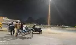 рдЪрдВрджреМрд▓реА рдореЗрдВ рд╣реЗрд▓рдореЗрдЯ рдмрд┐рдирд╛ рдкрд╣рдиреЗ рдмрд╛рдЗрдХ рдЪрд▓рд╛рдиреЗ рдФрд░ рдиреЛ рдкрд╛рд░реНрдХрд┐рдВрдЧ рдЬреЛрди рдореЗрдВ рд╡рд╛рд╣рди рдЦрдбрд╝рд╛ рдХрд░рдиреЗ рдХреА рдордЪреА рд╣реИ рдзреВрдо... рдЪрдВрджреМрд▓реА рдореЗрдВ рд╣реЗрд▓рдореЗрдЯ рдмрд┐рдирд╛ рдкрд╣рдиреЗ рдмрд╛рдЗрдХ рдЪрд▓рд╛рдиреЗ рдФрд░ рдиреЛ рдкрд╛рд░реНрдХрд┐рдВрдЧ рдЬреЛрди рдореЗрдВ рд╡рд╛рд╣рди рдЦрдбрд╝рд╛ рдХрд░рдиреЗ рдХреА рдордЪреА рд╣реИ рдзреВрдо...