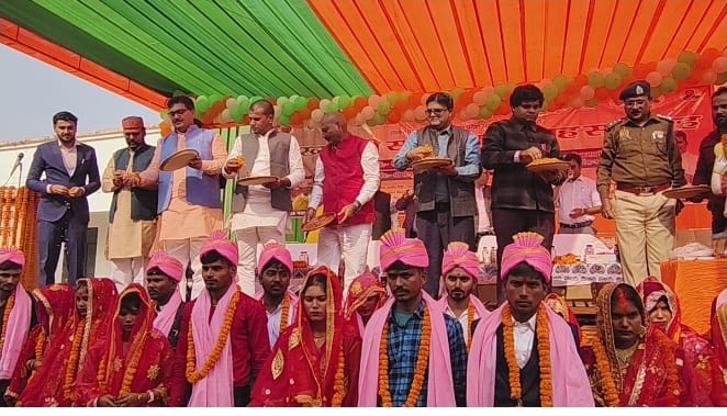 बस्ती में एक दूजे के हुए 152 जोड़े,विधायक ने दिया आशीर्वाद बस्ती में एक दूजे के हुए 152 जोड़े,विधायक ने दिया आशीर्वाद