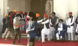 рд╕реБрдЦрдмреАрд░ рд╕рд┐рдВрд╣ рдмрд╛рджрд▓ рдкрд░ рдЬрд╛рдирд▓реЗрд╡рд╛ рд╣рдорд▓рд╛, рдЕрдореГрддрд╕рд░ рдореЗрдВ рд╕реНрд╡рд░реНрдг рдордВрджрд┐рд░ рдХреЗ рдкрд╛рд╕ рдЧреЛрд▓реА рдЪрд▓реА рд╕реБрдЦрдмреАрд░ рд╕рд┐рдВрд╣ рдмрд╛рджрд▓ рдкрд░ рдЬрд╛рдирд▓реЗрд╡рд╛ рд╣рдорд▓рд╛, рдЕрдореГрддрд╕рд░ рдореЗрдВ рд╕реНрд╡рд░реНрдг рдордВрджрд┐рд░ рдХреЗ рдкрд╛рд╕ рдЧреЛрд▓реА рдЪрд▓реА