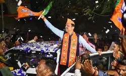 рдирд╛рдЧрдкреБрд░ рдореЗрдВ рдереЗ рдкрд╛рд░реНрд╖рдж рдлрд┐рд░ рдзреАрд░реЗ-рдзреАрд░реЗ рдмрдврд╝рд╛ рд░рд╛рдЬрдиреАрддрд┐ рдореЗрдВ рдХрдж, рдХрд░рдиреЗ рд▓рдЧреЗ рдорд╣рд╛рд░рд╛рд╖реНрдЯреНрд░ рдкрд░ рд░рд╛рдЬ, рдЬрд╛рдиреЗрдВ рдирдП рд╕реАрдПрдо рджреЗрд╡реЗрдВрджреНрд░ рдлрдбрдгрд╡реАрд╕ рдХреЗ рдмрд╛рд░реЗ рдореЗрдВ рд╕рдмрдХреБрдЫ рдирд╛рдЧрдкреБрд░ рдореЗрдВ рдереЗ рдкрд╛рд░реНрд╖рдж рдлрд┐рд░ рдзреАрд░реЗ-рдзреАрд░реЗ рдмрдврд╝рд╛ рд░рд╛рдЬрдиреАрддрд┐ рдореЗрдВ рдХрдж, рдХрд░рдиреЗ рд▓рдЧреЗ рдорд╣рд╛рд░рд╛рд╖реНрдЯреНрд░ рдкрд░ рд░рд╛рдЬ, рдЬрд╛рдиреЗрдВ рдирдП рд╕реАрдПрдо рджреЗрд╡реЗрдВрджреНрд░ рдлрдбрдгрд╡реАрд╕ рдХреЗ рдмрд╛рд░реЗ рдореЗрдВ рд╕рдмрдХреБрдЫ