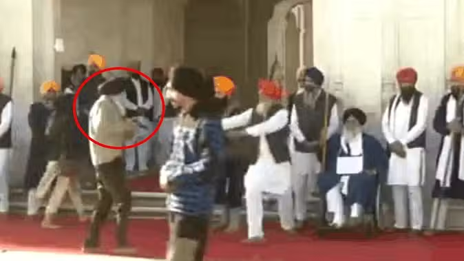 सुखबीर सिंह बादल पर जानलेवा हमला, अमृतसर में स्वर्ण मंदिर के पास गोली चली सुखबीर सिंह बादल पर जानलेवा हमला, अमृतसर में स्वर्ण मंदिर के पास गोली चली