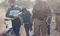 मिर्जापुर में मुठभेड़ में दो बदमाश घायल, पुलिस ने किया अरेस्ट; पेट्रोल पंप से लूटे थे 6 लाख मिर्जापुर में मुठभेड़ में दो बदमाश घायल, पुलिस ने किया अरेस्ट; पेट्रोल पंप से लूटे थे 6 लाख