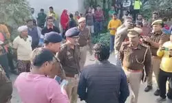 बस्ती में संपत्ति विवाद में मां-बेटी की हत्या कर लगाई आग; तख्त पर बर्बरता के निशां... बस्ती में संपत्ति विवाद में मां-बेटी की हत्या कर लगाई आग; तख्त पर बर्बरता के निशां...