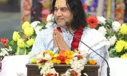 आगरा में कथावाचक देवकीनंदन ठाकुर पर आपराधिक मानहानि का केस आगरा में कथावाचक देवकीनंदन ठाकुर पर आपराधिक मानहानि का केस