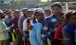 बांग्लादेशी अवैध प्रवासी, खतरे की घंटी : कैलाश द्विवेदी बांग्लादेशी अवैध प्रवासी, खतरे की घंटी : कैलाश द्विवेदी