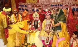 काशी वाले बने बराती, मिथिला वाले बने घराती, गूंजे जयकारे; पुष्प वर्षा से हुआ स्वागत काशी वाले बने बराती, मिथिला वाले बने घराती, गूंजे जयकारे; पुष्प वर्षा से हुआ स्वागत