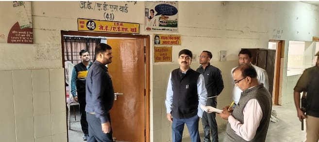 मंडलायुक्त के निरीक्षण से स्वास्थ्य कर्मियों के फूले हाथ पांव मंडलायुक्त के निरीक्षण से स्वास्थ्य कर्मियों के फूले हाथ पांव