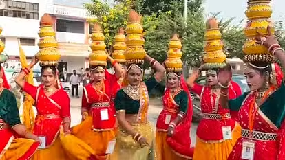 छह दिसंबर पर रामधुन में मगन रही अयोध्या, मठ-मदिरों में रात तक गूंजते रहे मंगलगीत छह दिसंबर पर रामधुन में मगन रही अयोध्या, मठ-मदिरों में रात तक गूंजते रहे मंगलगीत