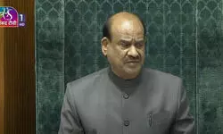 рд╡рд┐рдкрдХреНрд╖реА рдиреЗрддрд╛рдУрдВ рдХреЗ рдкреЛрд╕реНрдЯрд░ рд╡рд╛рд▓реЗ рдкреНрд░рджрд░реНрд╢рди рдкрд░ рд╕реНрдкреАрдХрд░ рдмрд┐рд░рд▓рд╛ рдЦрдлрд╛, рд▓реЛрдХрд╕рднрд╛-рд░рд╛рдЬреНтАНрдпрд╕рднрд╛ рдХреА рдХрд╛рд░реНрдпрд╡рд╛рд╣реА рд╕реНтАНрдердЧрд┐рдд рд╡рд┐рдкрдХреНрд╖реА рдиреЗрддрд╛рдУрдВ рдХреЗ рдкреЛрд╕реНрдЯрд░ рд╡рд╛рд▓реЗ рдкреНрд░рджрд░реНрд╢рди рдкрд░ рд╕реНрдкреАрдХрд░ рдмрд┐рд░рд▓рд╛ рдЦрдлрд╛, рд▓реЛрдХрд╕рднрд╛-рд░рд╛рдЬреНтАНрдпрд╕рднрд╛ рдХреА рдХрд╛рд░реНрдпрд╡рд╛рд╣реА рд╕реНтАНрдердЧрд┐рдд