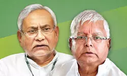 नीतीश कुमार की महिला संवाद यात्रा पर लालू का आपत्तिजनक बयान- नीतीश कुमार आंखें सेंकने जा रहे हैं. नीतीश कुमार की महिला संवाद यात्रा पर लालू का आपत्तिजनक बयान- नीतीश कुमार आंखें सेंकने जा रहे हैं.