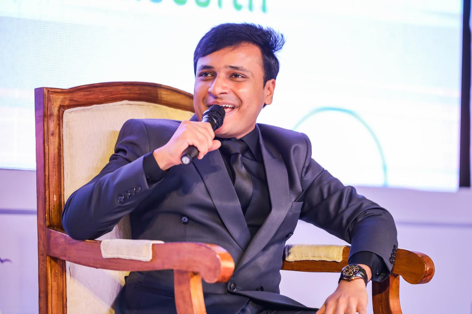 रचित पोद्दार पुरस्कार विजेता फिल्म निर्देशक विपिन अग्निहोत्री के चैट शो स्पीक अप का हिस्सा रचित पोद्दार पुरस्कार विजेता फिल्म निर्देशक विपिन अग्निहोत्री के चैट शो स्पीक अप का हिस्सा