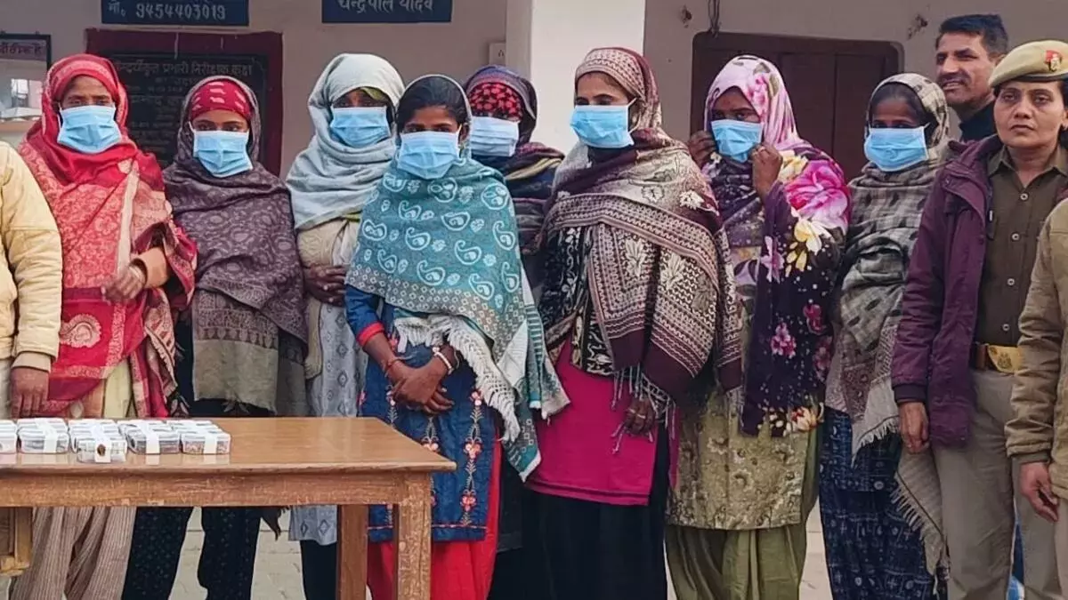 ई-रिक्शा व अन्य सवारी वाहनों में चोरी करने वाली महिलाओं के अंतरराज्यीय गिरोह का भंडाफोड़ ई-रिक्शा व अन्य सवारी वाहनों में चोरी करने वाली महिलाओं के अंतरराज्यीय गिरोह का भंडाफोड़