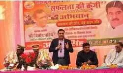 एसडीएम ने छात्रों को बताया समय का महत्व