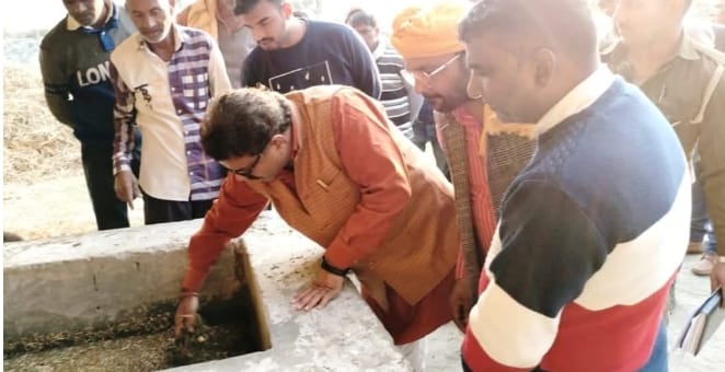 गौशाला की हकीकत जानने पहुंचे गौ सेवा आयोग के उपाध्यक्ष गौशाला की हकीकत जानने पहुंचे गौ सेवा आयोग के उपाध्यक्ष