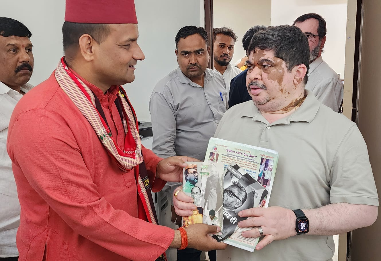 परिवहन मंत्री पोन्नम से मिले दीपक परिवहन मंत्री पोन्नम से मिले दीपक