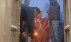 संभल: 46 साल बाद हुई शिव-हनुमान मंदिर में सुबह की आरती, दंगे के बाद लगा दिया था ताला संभल: 46 साल बाद हुई शिव-हनुमान मंदिर में सुबह की आरती, दंगे के बाद लगा दिया था ताला