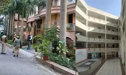 नोएडा अथॉरिटी के निलंबित अफसर रवींद्र सिंह यादव के ठिकानों पर विजिलेंस का छापा, अकूत संपत्ति का खुलासा नोएडा अथॉरिटी के निलंबित अफसर रवींद्र सिंह यादव के ठिकानों पर विजिलेंस का छापा, अकूत संपत्ति का खुलासा