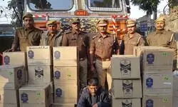 चंदौली: 50 लाख की अवैध शराब संग एक तस्कर गिरफ्तार, पंजाब से बिहार प्रांत ले जाई जा रही थी खेप.. चंदौली: 50 लाख की अवैध शराब संग एक तस्कर गिरफ्तार, पंजाब से बिहार प्रांत ले जाई जा रही थी खेप..