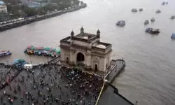 मुंबई में गेटवे ऑफ इंडिया के पास समुद्र में पलटी यात्रियों से भरी नाव, अब तक 1 की मौत मुंबई में गेटवे ऑफ इंडिया के पास समुद्र में पलटी यात्रियों से भरी नाव, अब तक 1 की मौत