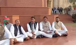 विधानसभा में अभद्रता पर सपा विधायक अतुल प्रधान पूरे सत्र से निष्कासित, अध्यक्ष बोले- उठाकर बाहर करो विधानसभा में अभद्रता पर सपा विधायक अतुल प्रधान पूरे सत्र से निष्कासित, अध्यक्ष बोले- उठाकर बाहर करो