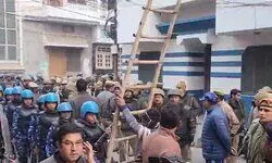 संभल सांसद बर्क के घर पहुंची बिजली विभाग की टीम, घर के बाहर भारी सुरक्षा संभल सांसद बर्क के घर पहुंची बिजली विभाग की टीम, घर के बाहर भारी सुरक्षा