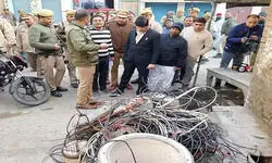 संभल में बिजली चोरी से अफसर हैरान: 10 दिन में पकड़े 1379 मामले, 7.10 करोड़ जुर्माना, सपा सांसद व नेता भी आरोपी संभल में बिजली चोरी से अफसर हैरान: 10 दिन में पकड़े 1379 मामले, 7.10 करोड़ जुर्माना, सपा सांसद व नेता भी आरोपी