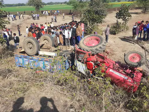 अलीगढ : बाइक में टक्कर मार ट्रैक्टर-ट्रॉली नाले में गिरी, एक की मौत, कई मजदूर घायल अलीगढ : बाइक में टक्कर मार ट्रैक्टर-ट्रॉली नाले में गिरी, एक की मौत, कई मजदूर घायल
