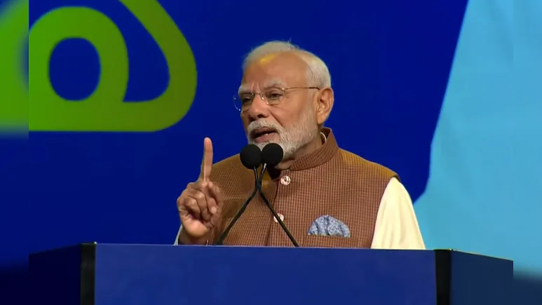 कुवैत में भारतीयों को पीएम मोदी का संबोधन, कहा- भारत-कुवैत सुख-दुख के साथी कुवैत में भारतीयों को पीएम मोदी का संबोधन, कहा- भारत-कुवैत सुख-दुख के साथी