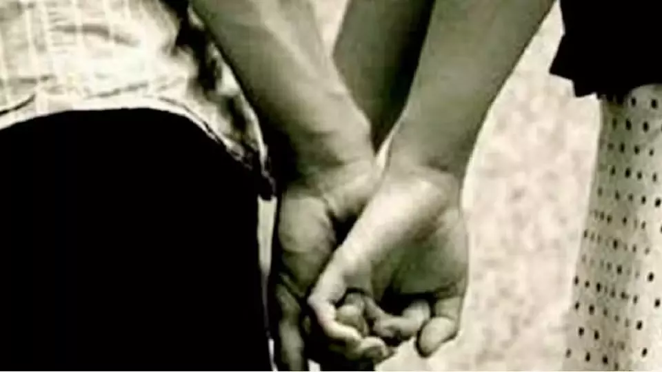 मां के यार ने पिता को मरने तक मारा, पत्नी खड़ी देखती रही मां के यार ने पिता को मरने तक मारा, पत्नी खड़ी देखती रही