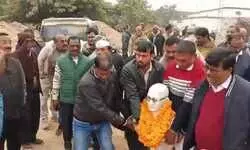 बस्ती में गरमाया महात्मा गांधी के अपमान का मुद्दा बस्ती में गरमाया महात्मा गांधी के अपमान का मुद्दा