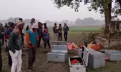 किसान के घर से नगदी-जेवर समेत लाखों की चोरी, सेंध लगाकर वारदात…ग्रामीणों ने एक को पकड़ा किसान के घर से नगदी-जेवर समेत लाखों की चोरी, सेंध लगाकर वारदात…ग्रामीणों ने एक को पकड़ा