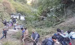 अल्मोड़ा से हल्द्वानी जा रही बस खाई में गिरी, 27 लोग थे सवार, तीन की मौत अल्मोड़ा से हल्द्वानी जा रही बस खाई में गिरी, 27 लोग थे सवार, तीन की मौत