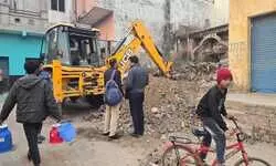 संभल के बाद मुरादाबाद के जैन मंदिर की सफाई, 40 साल से था बंद संभल के बाद मुरादाबाद के जैन मंदिर की सफाई, 40 साल से था बंद