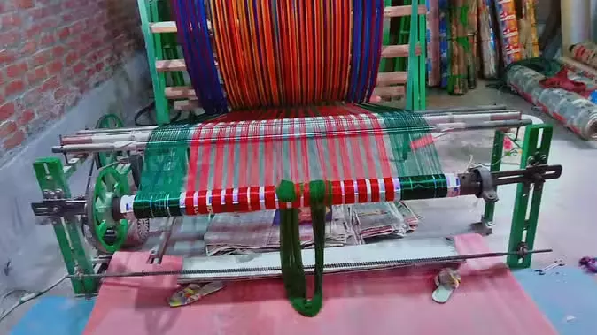 मऊ।मशीन में फंसी पत्नी को छुड़ाने पहुंचा पति फिर... मऊ।मशीन में फंसी पत्नी को छुड़ाने पहुंचा पति फिर...