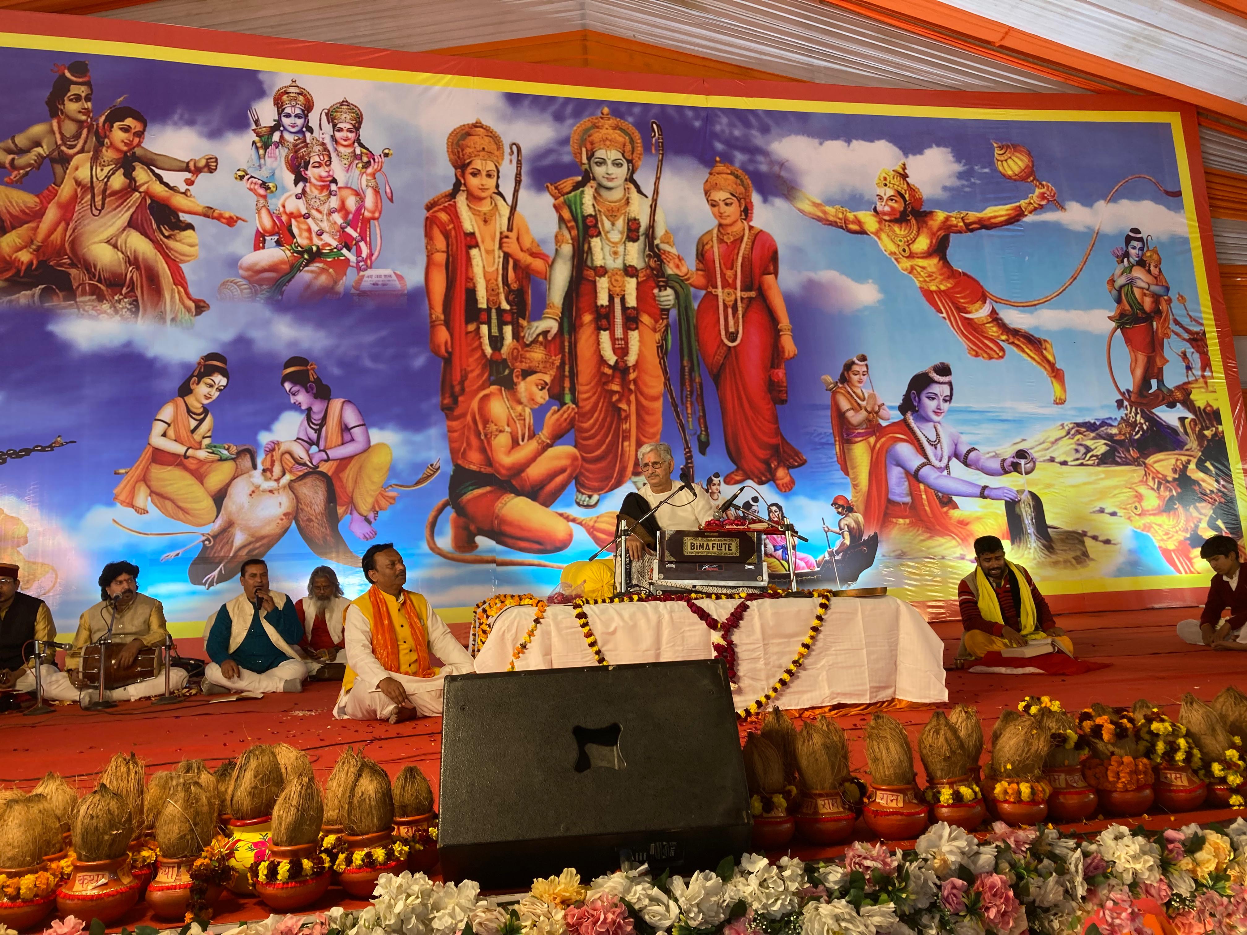 मोती महल लॉन में श्रीराम कथा की शुरुआत, अजय याग्निक के संगीतमय सुन्दर काण्ड व्याख्यान पर झूमे लोग मोती महल लॉन में श्रीराम कथा की शुरुआत, अजय याग्निक के संगीतमय सुन्दर काण्ड व्याख्यान पर झूमे लोग
